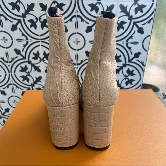 Nude Snakeskin Boots Size 6 - Picture 3 of 8